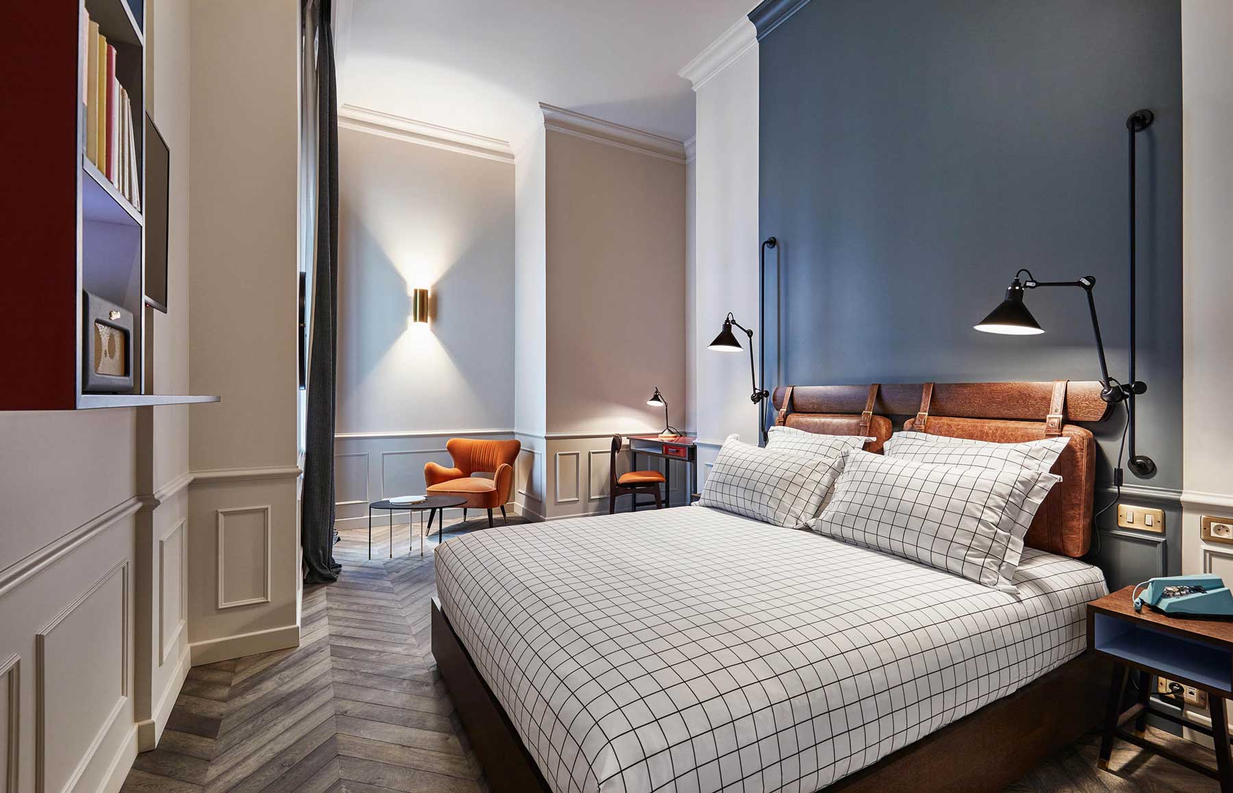 King bed in Cosy room with blue walls in Paris hotel