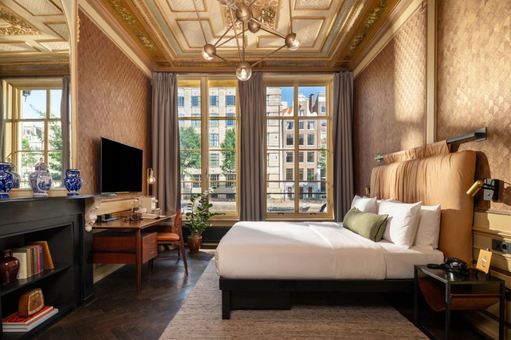 The Mayor Room Canal View