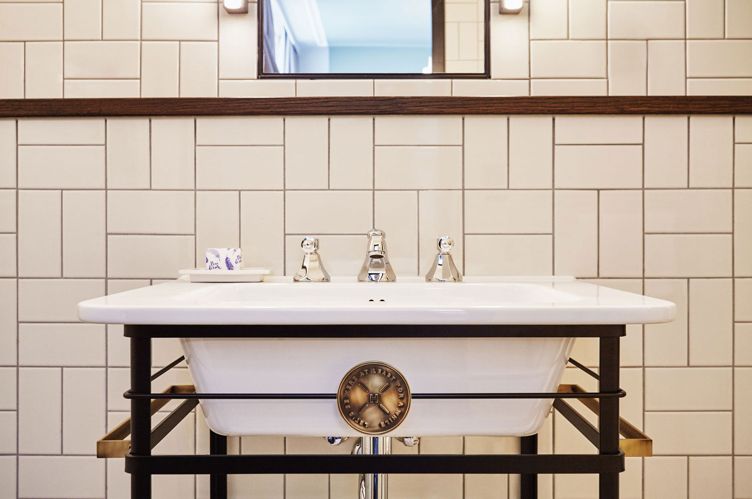 Bathroom sink