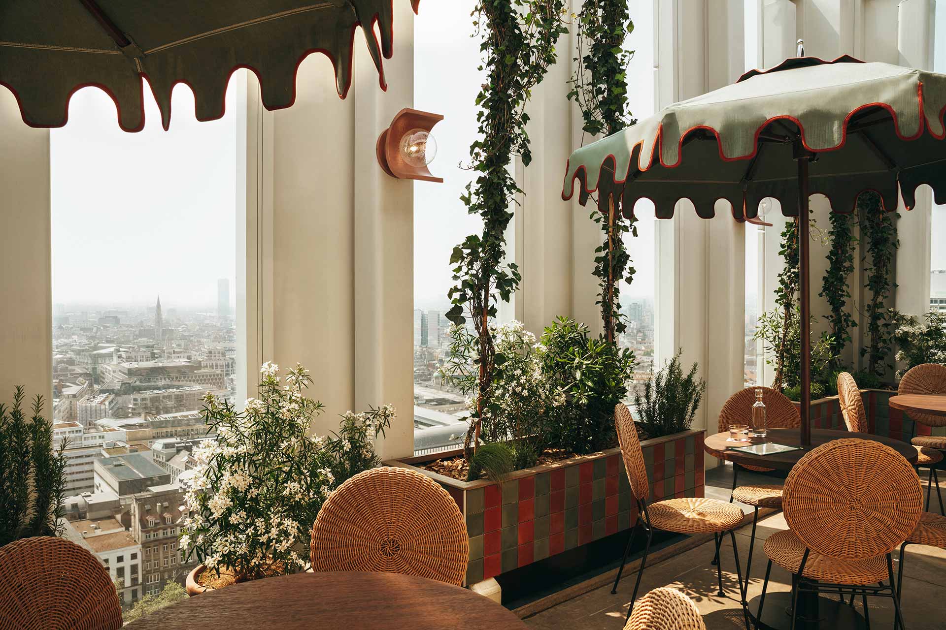 Outdoor terrace with wicker chairs at Tope Brussels