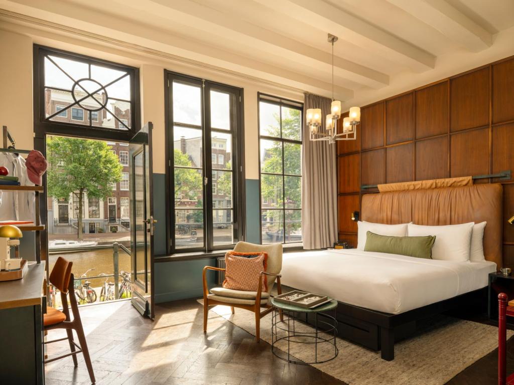 The Canal House Room